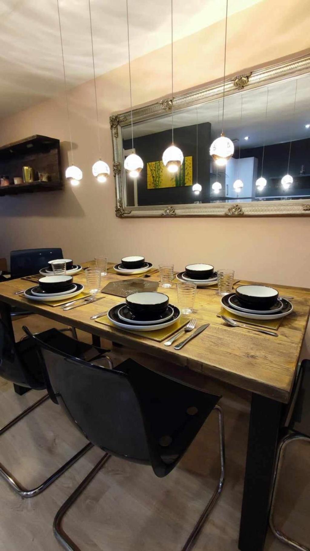 Duplex In Leeds With King Size Bed - Long Rates Available Apartment *